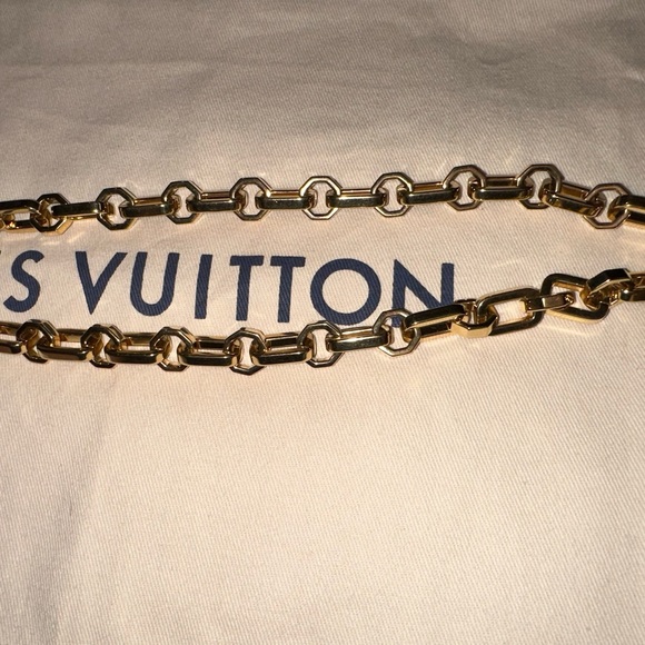 ❌SOLD❌Louis Vuitton Chunky Gold Tone Chain Strap - Picture 7 of 8